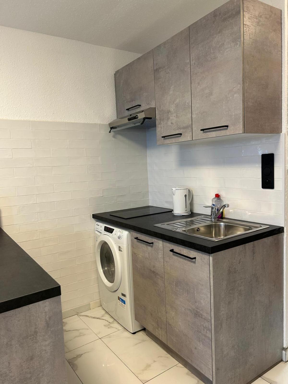 Appartement Entierement Renove En Bord De Mer Avec Vue Imprenable Et Parking Prive Le Barcarès Exterior foto