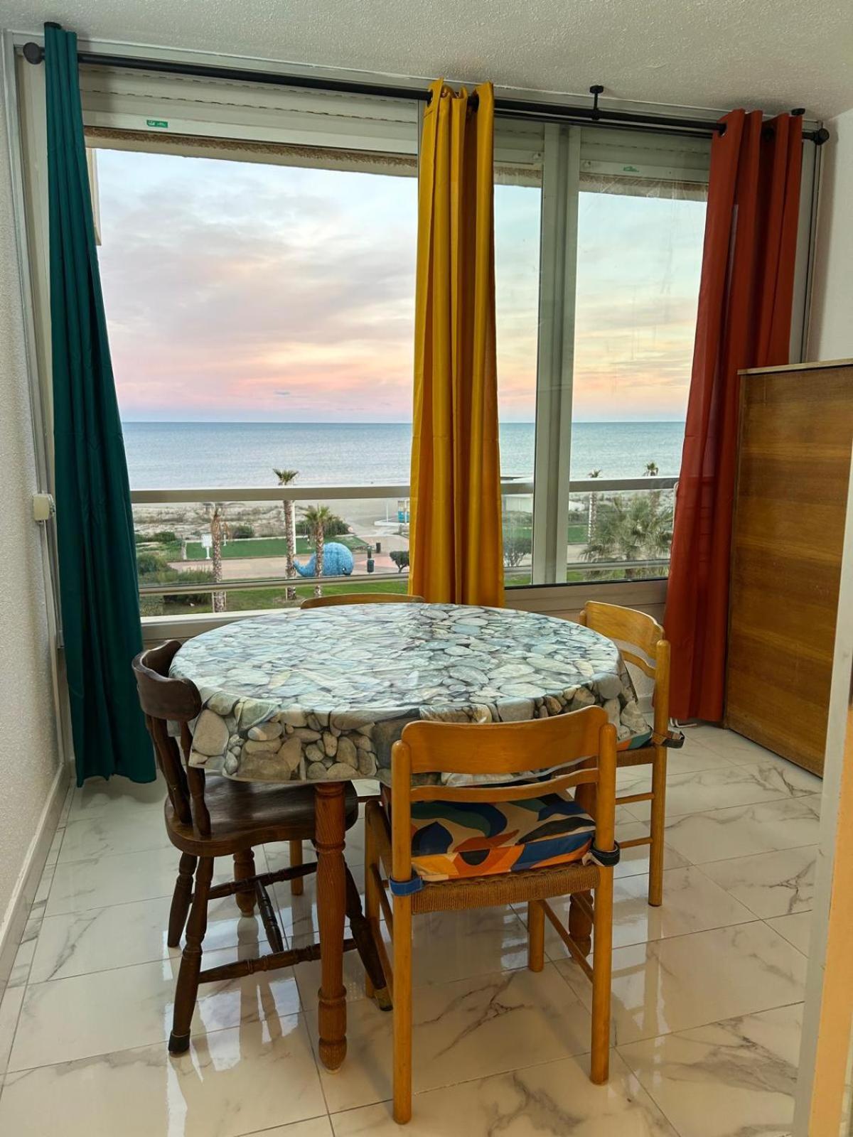 Appartement Entierement Renove En Bord De Mer Avec Vue Imprenable Et Parking Prive Le Barcarès Exterior foto