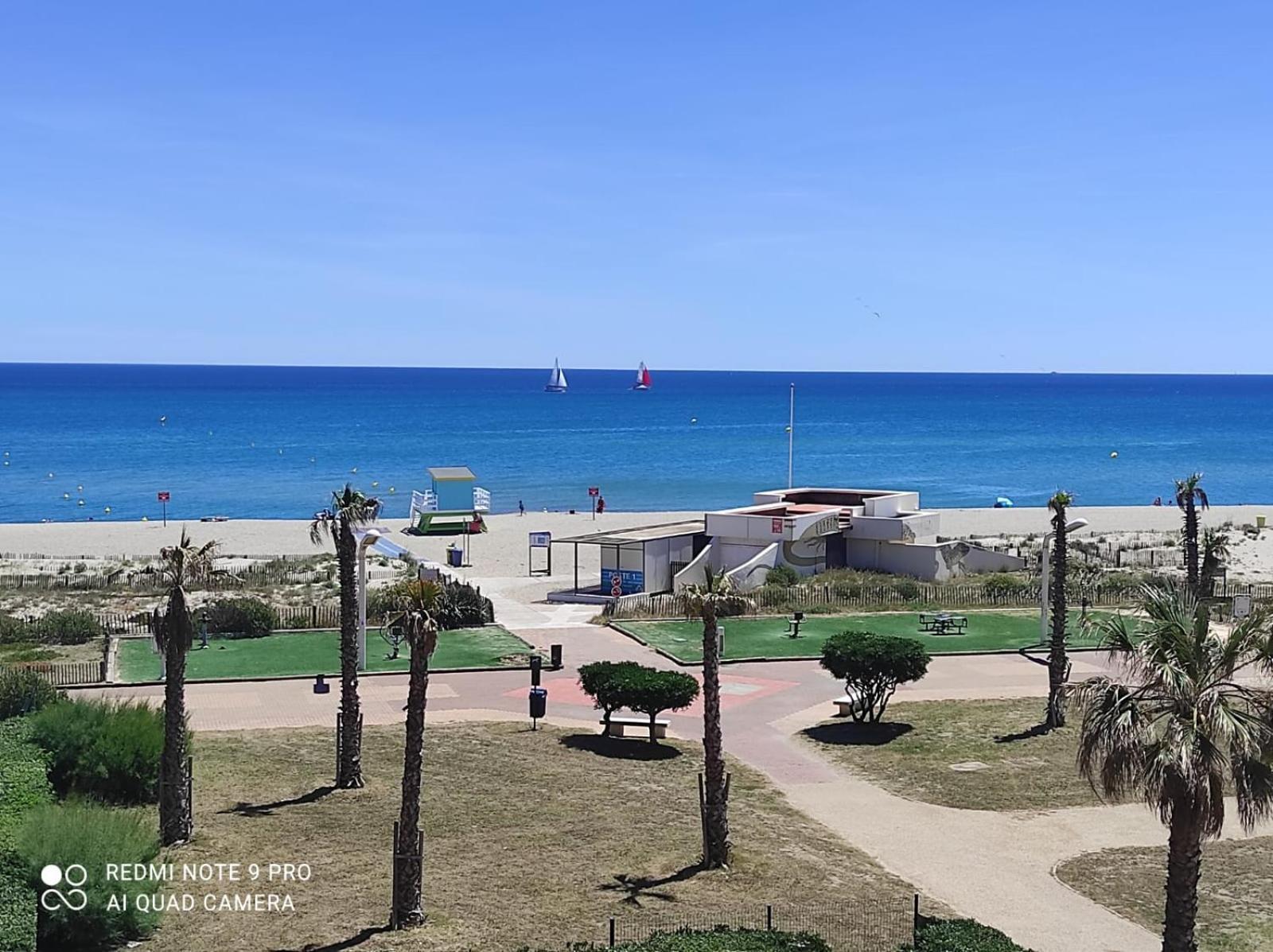 Appartement Entierement Renove En Bord De Mer Avec Vue Imprenable Et Parking Prive Le Barcarès Exterior foto